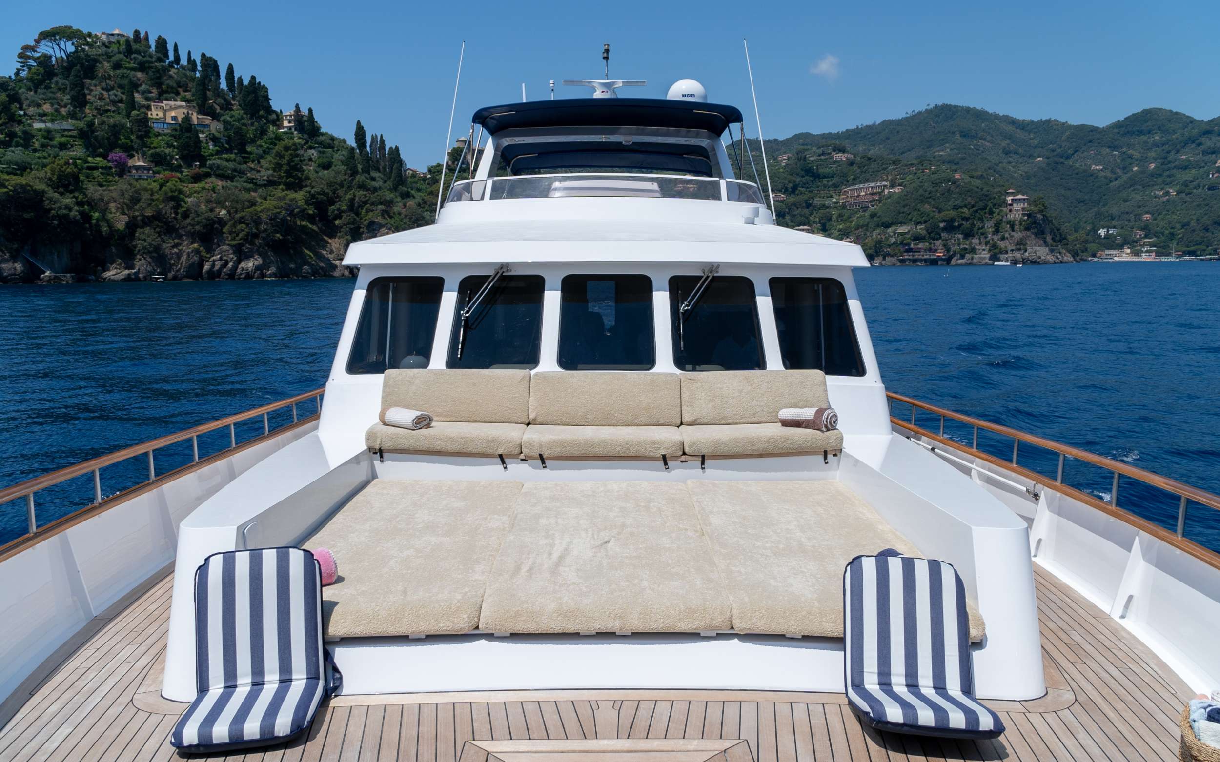 Crewed Motor Yacht LIBERTY OF LONDON photo 7