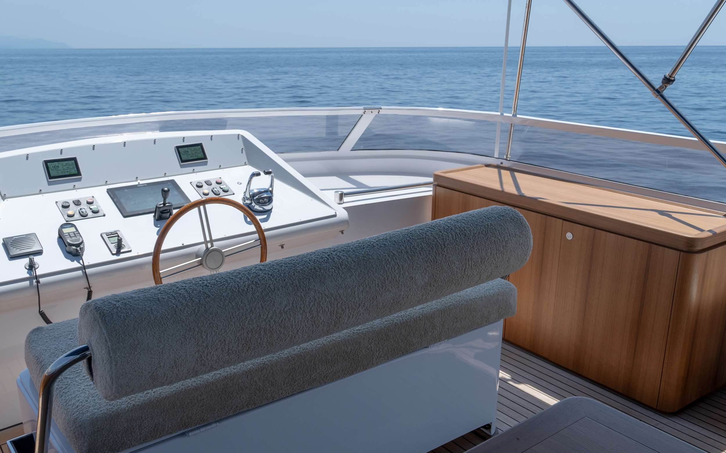 Crewed Motor Yacht LIBERTY OF LONDON photo 8