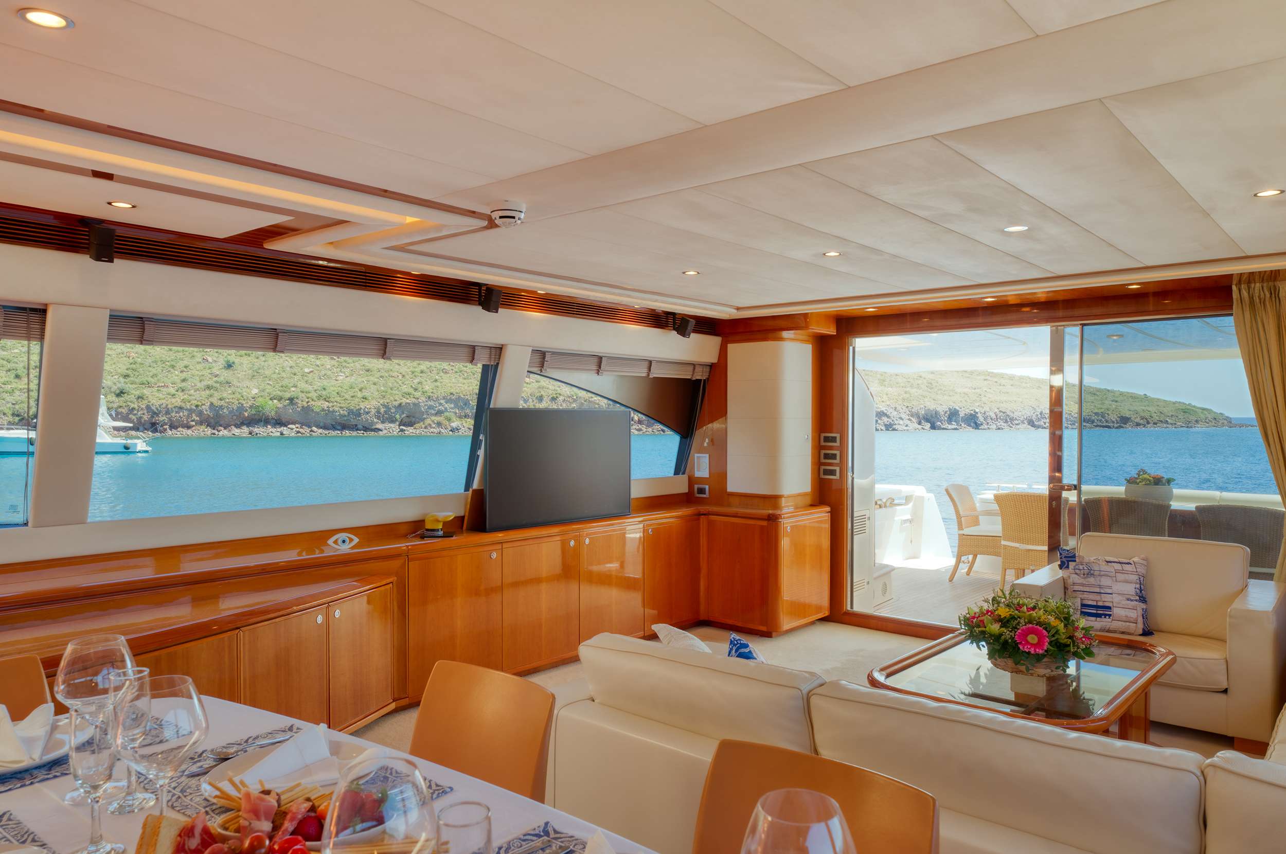 Luxury Crewed Motor Yacht LIDIA photo 8