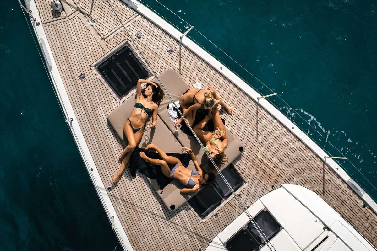 Crewed Sailing Yacht LIFE TIME photo 5