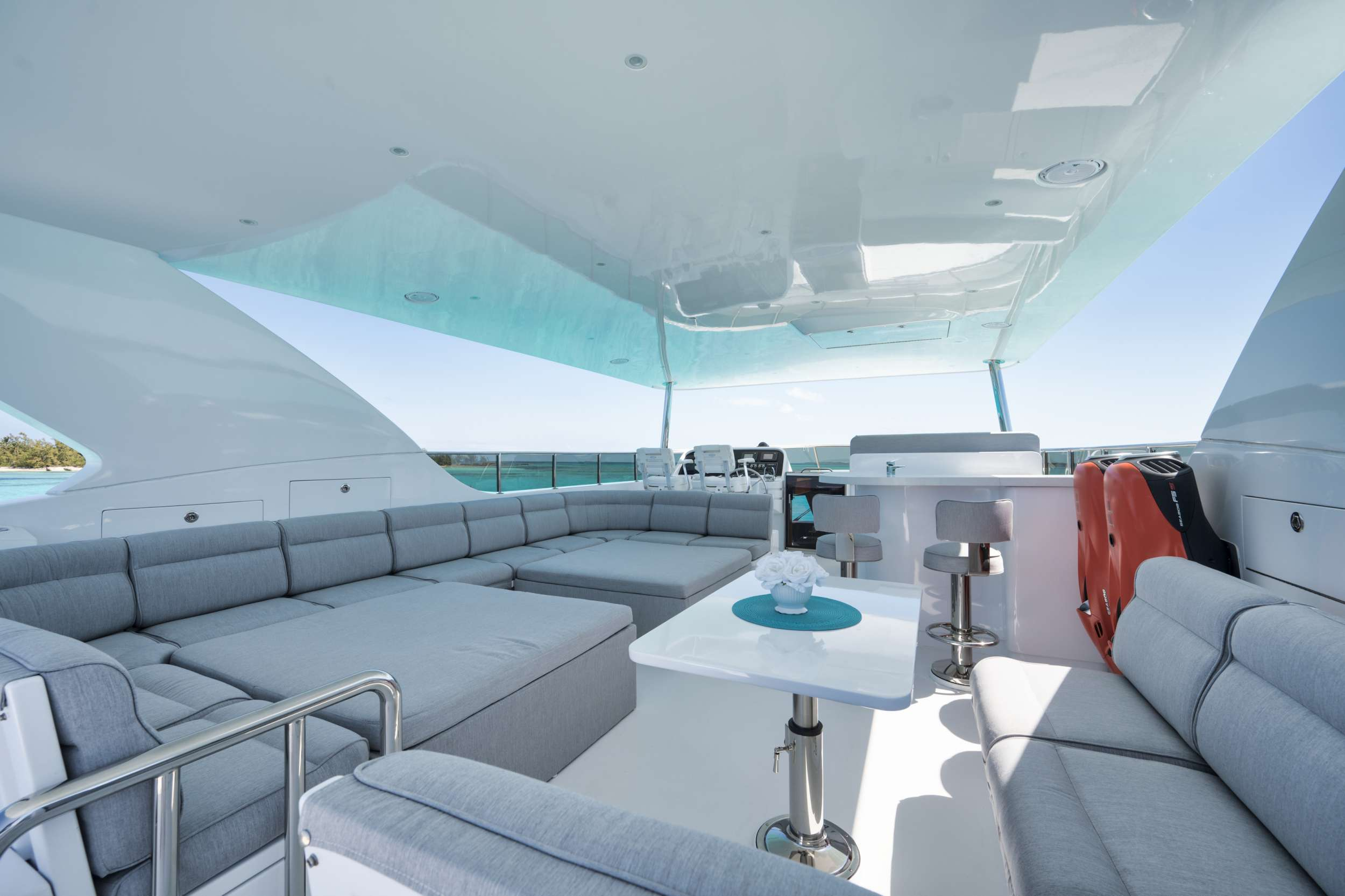 Luxury Crewed Motor Yacht LIMITLESS photo 3