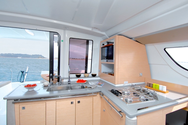 Bareboat Catamaran Lipari 41 photo 3