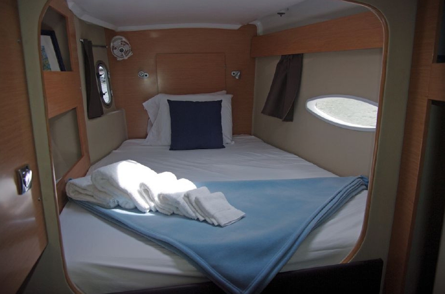 Bareboat Catamaran Lipari 41 photo 4