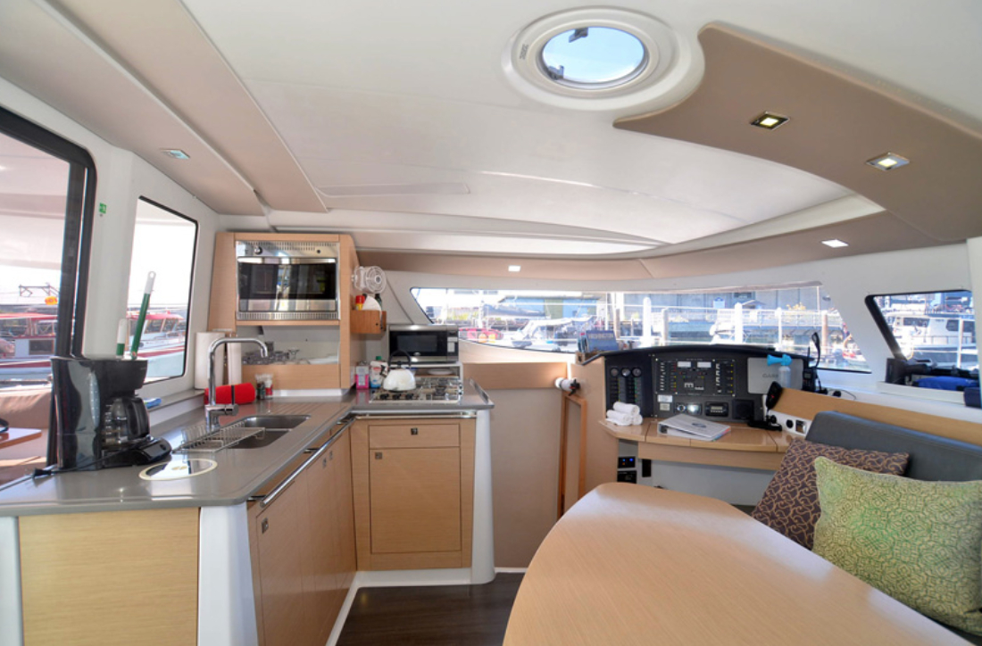 Bareboat Catamaran Fountaine Pajot Lipari 41 photo 8