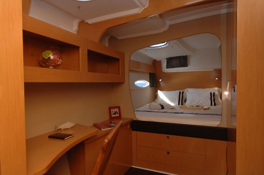 Bareboat Catamaran Lipari 41 photo 6