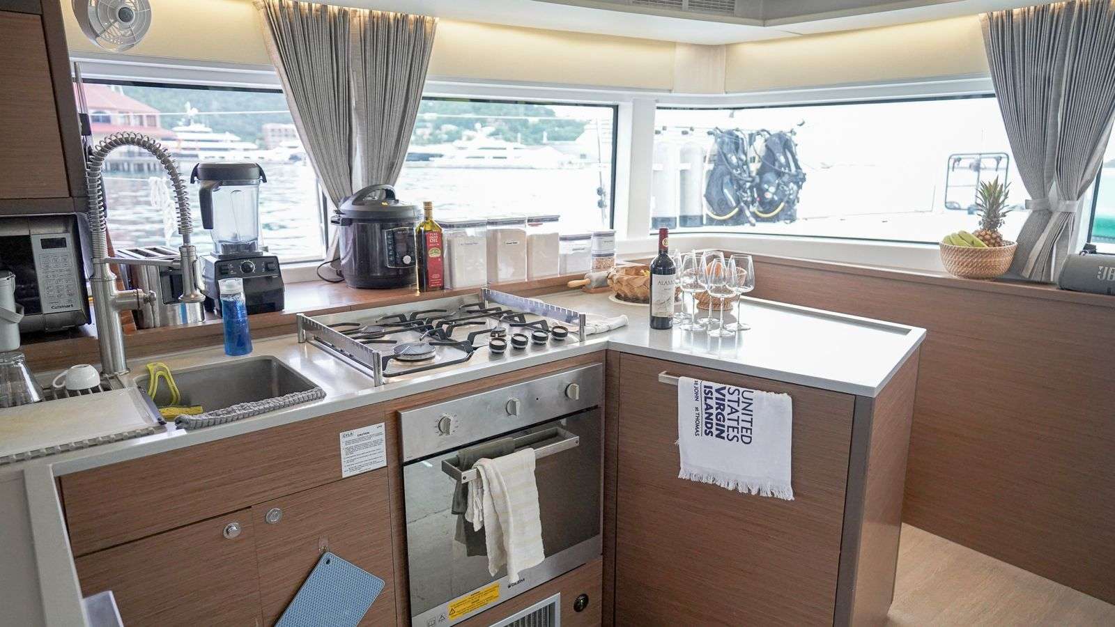 Crewed Catamaran LIQUID ZEN photo 8