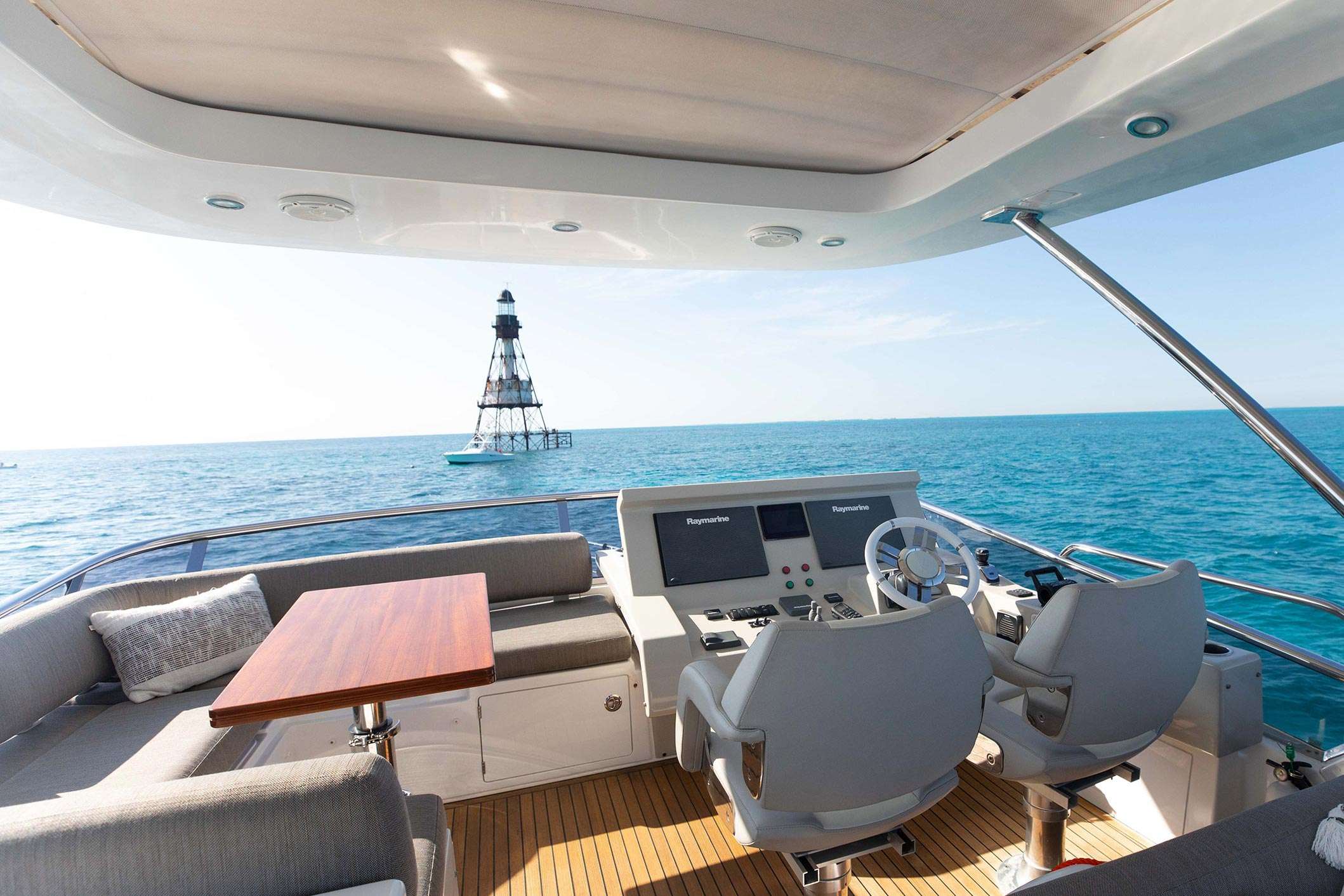 Luxury Crewed Motor Yacht LITQUIDITY photo 6