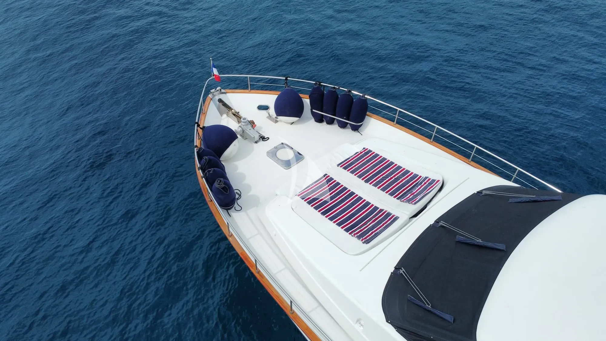 Crewed Motor Yacht LIZARD photo 5