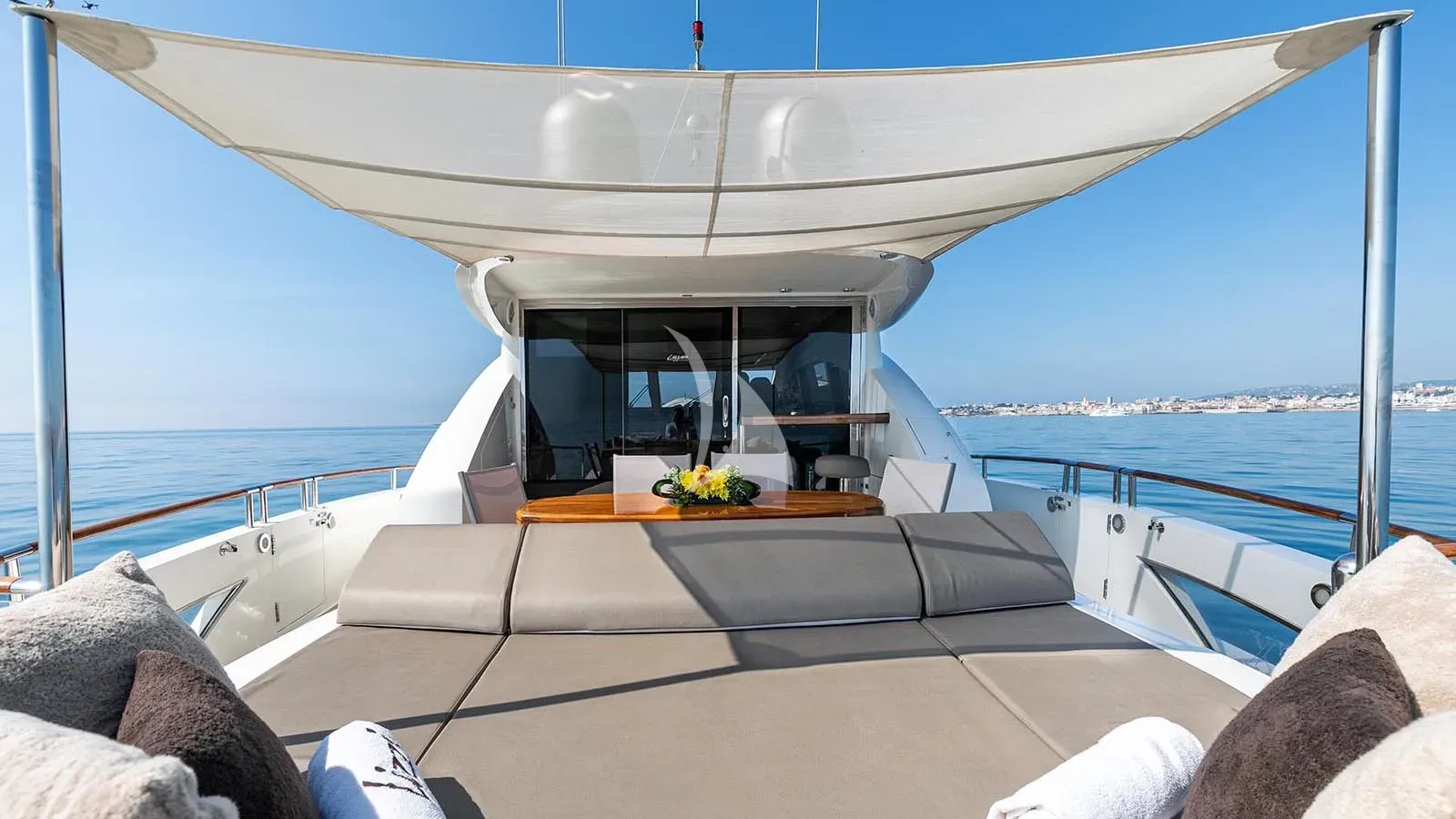 Luxury Crewed Motor Yacht LIZZI photo 7