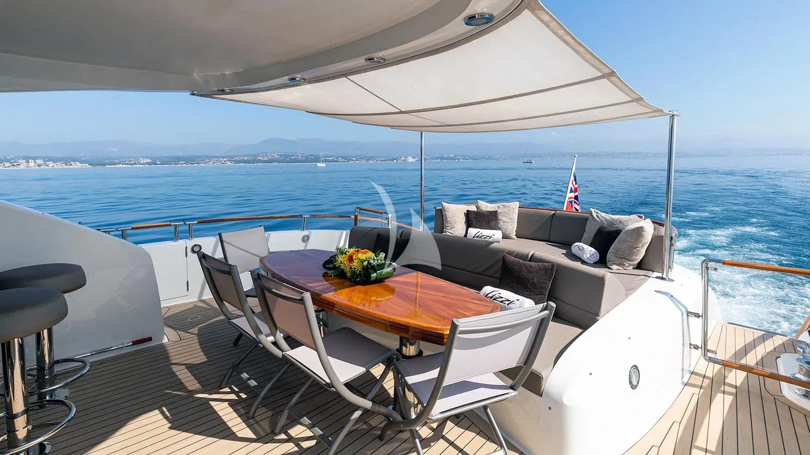 Luxury Crewed Motor Yacht LIZZI photo 8