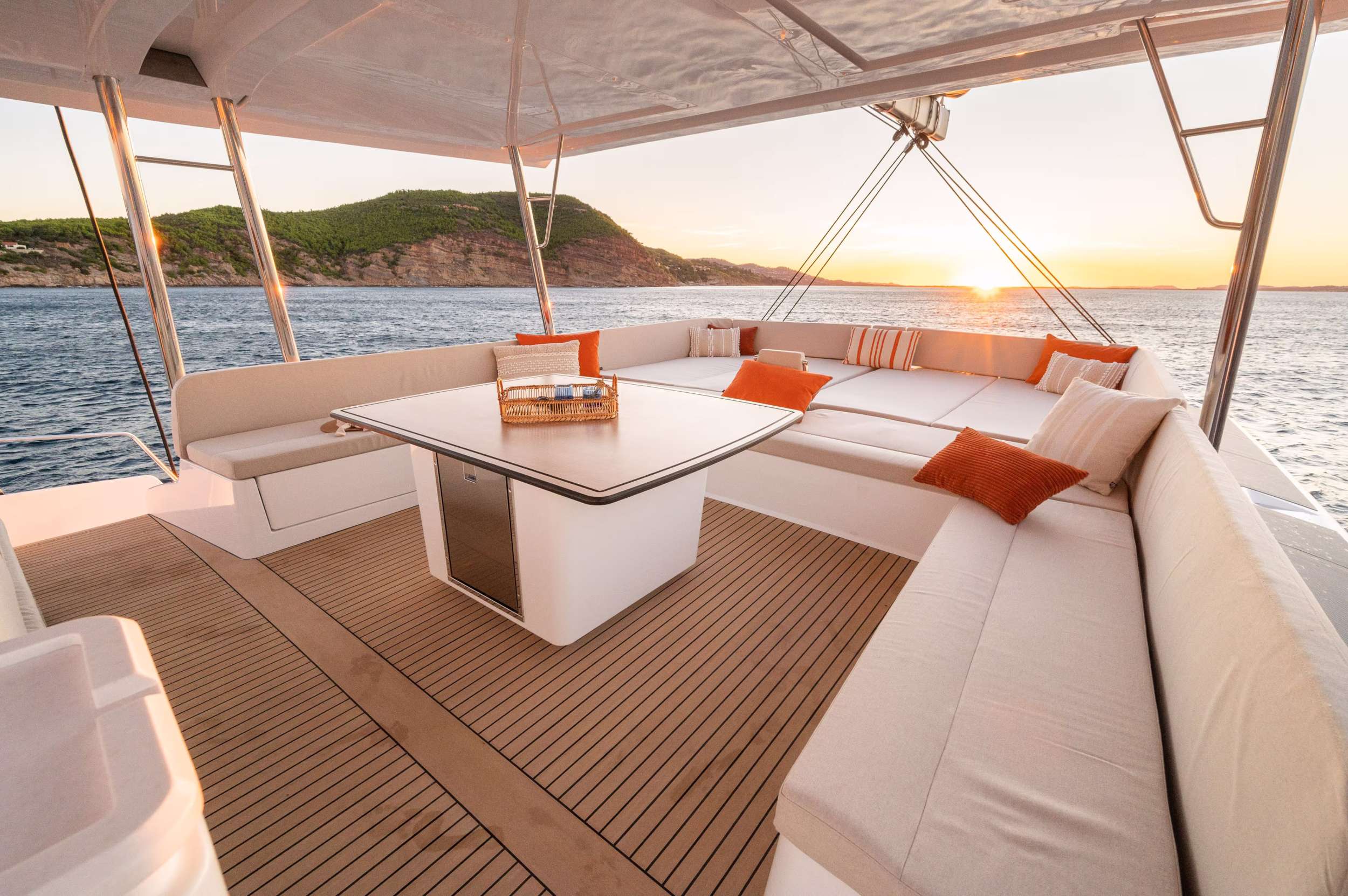 Luxury Crewed Catamaran LOCATION 5.8 photo 5