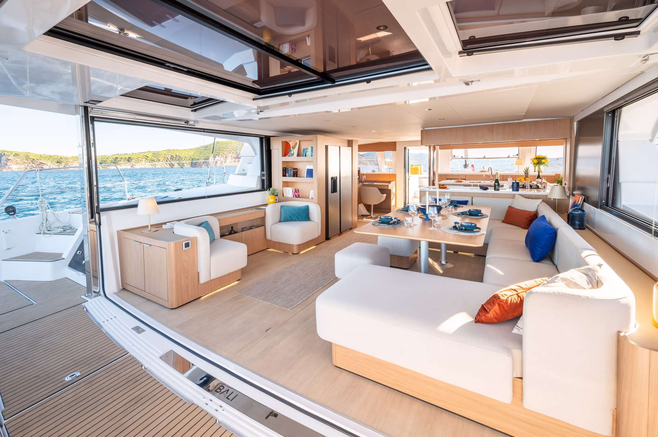 Luxury Crewed Catamaran LOCATION 5.8 photo 6