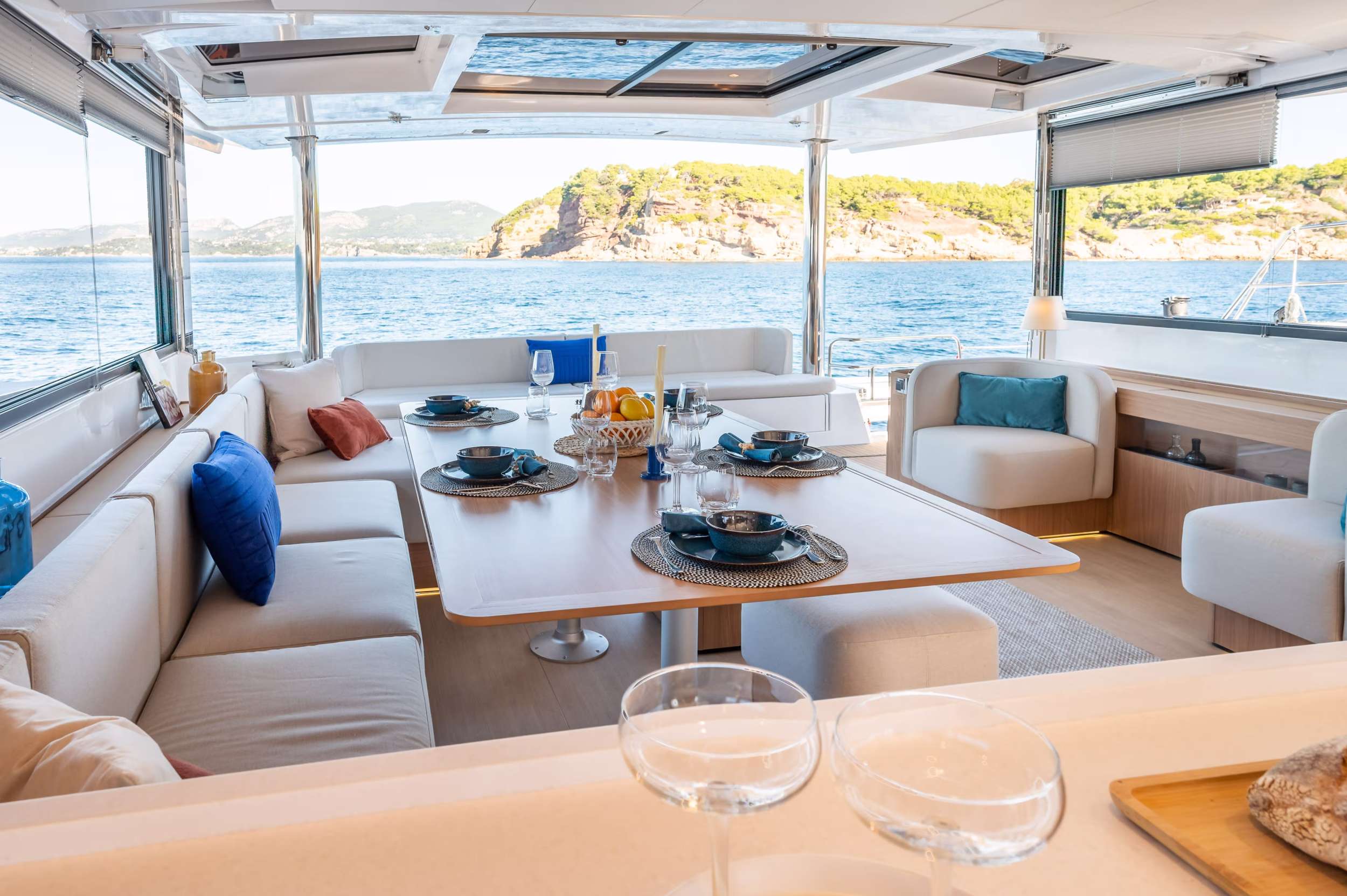Luxury Crewed Catamaran LOCATION 5.8 photo 7
