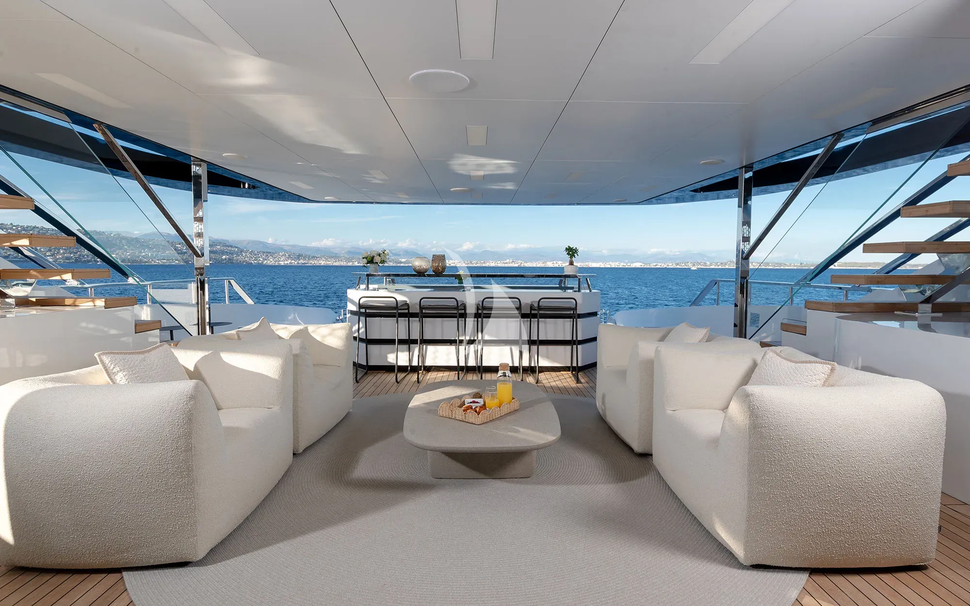 Luxury Crewed Motor Yacht LOEWE photo 3