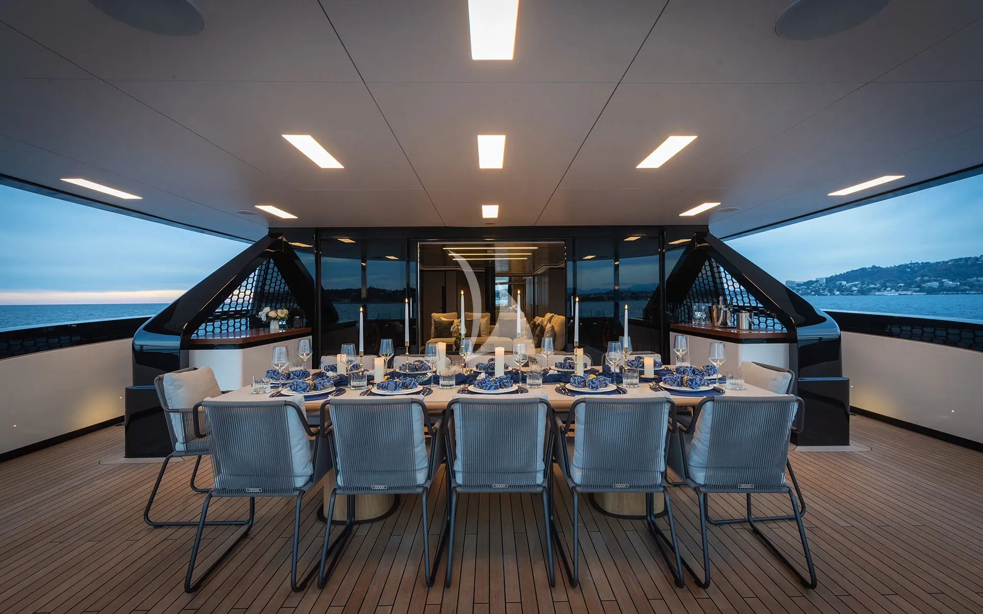 Luxury Crewed Motor Yacht LOEWE photo 5