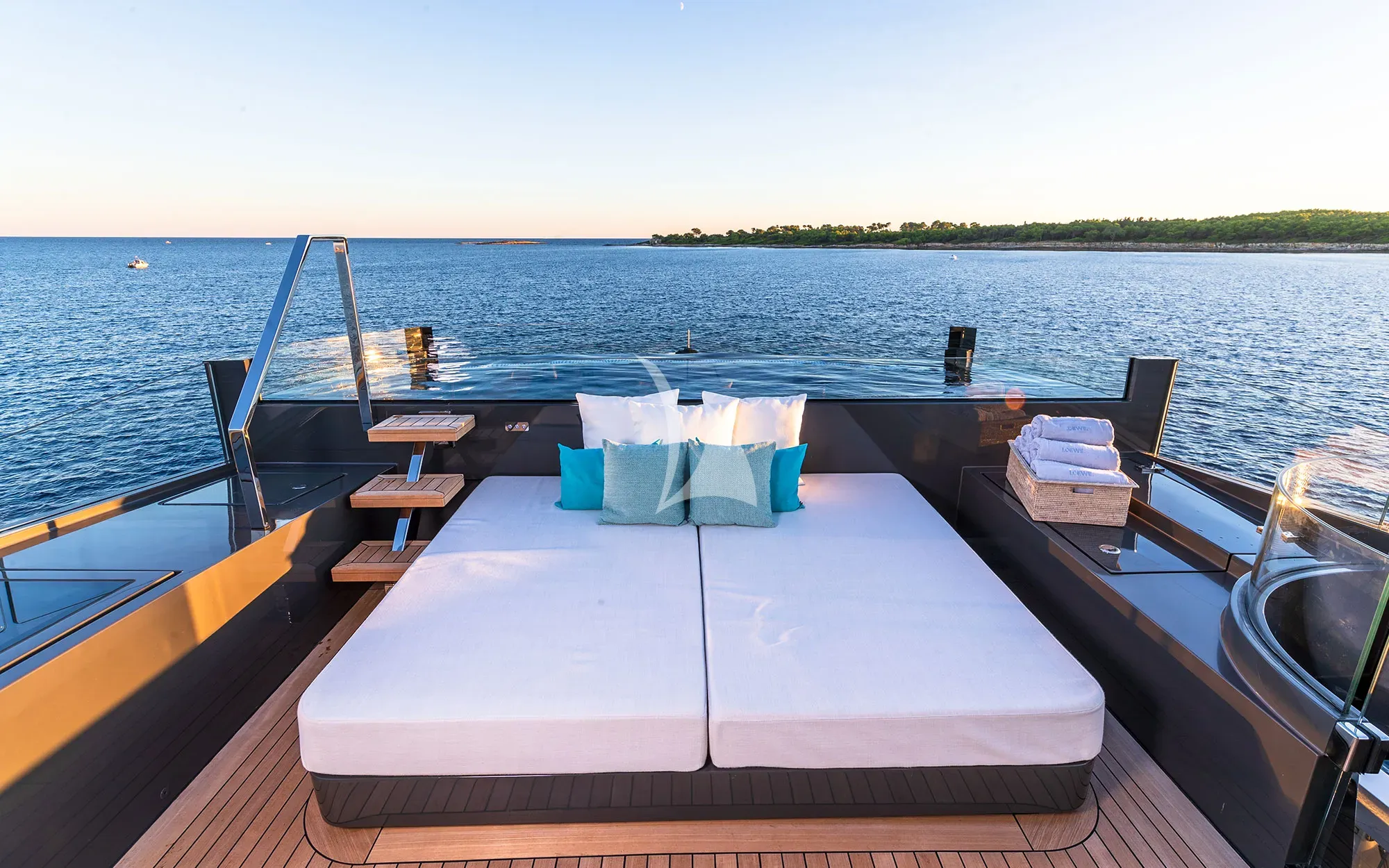 Luxury Crewed Motor Yacht LOEWE photo 8