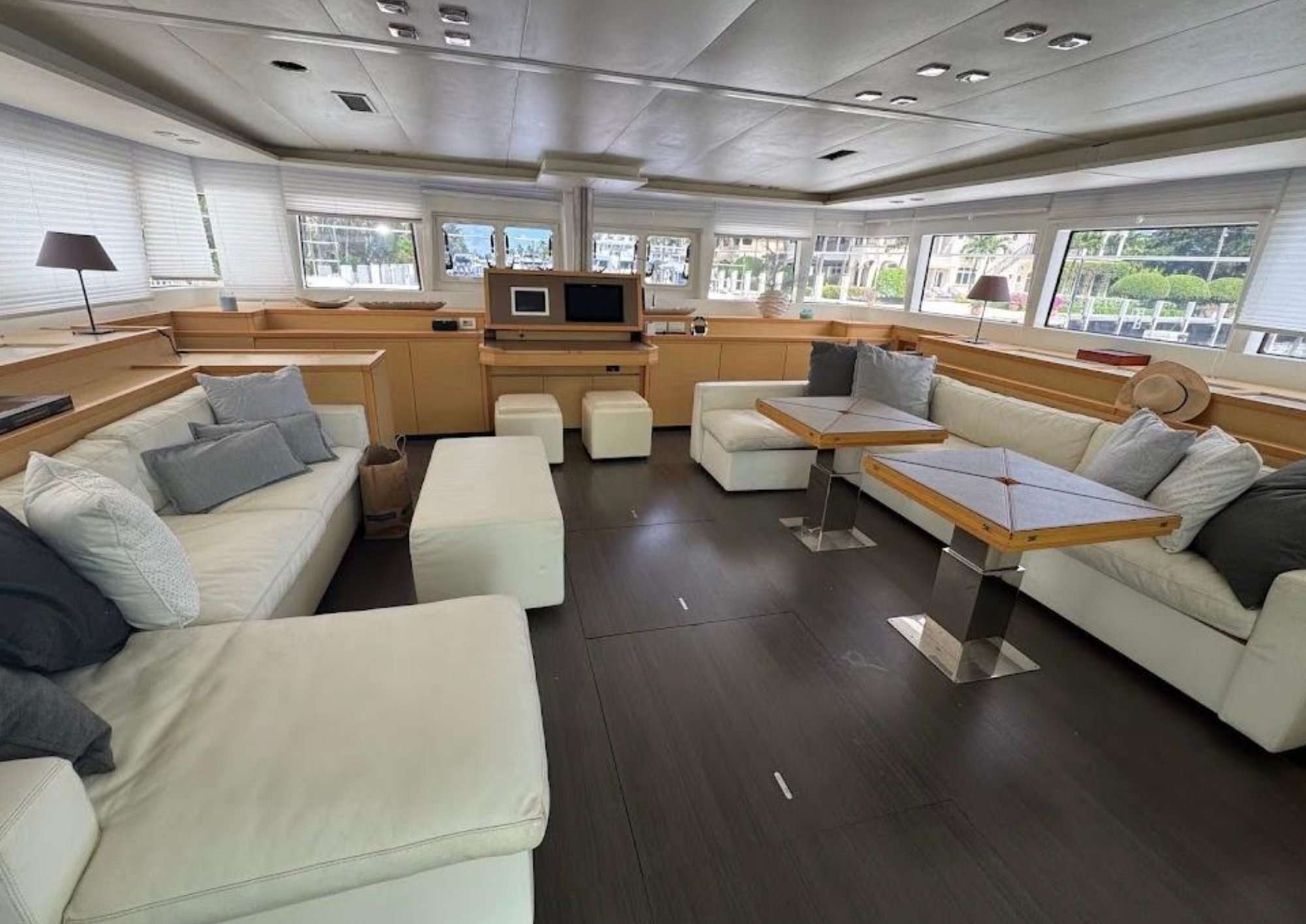 Crewed Power Catamaran LONDON SKY photo 5