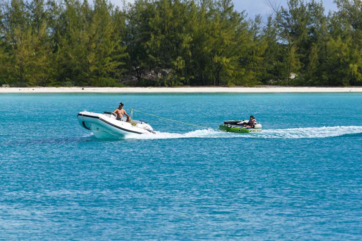 Crewed Motor Yacht LONE STAR photo 4