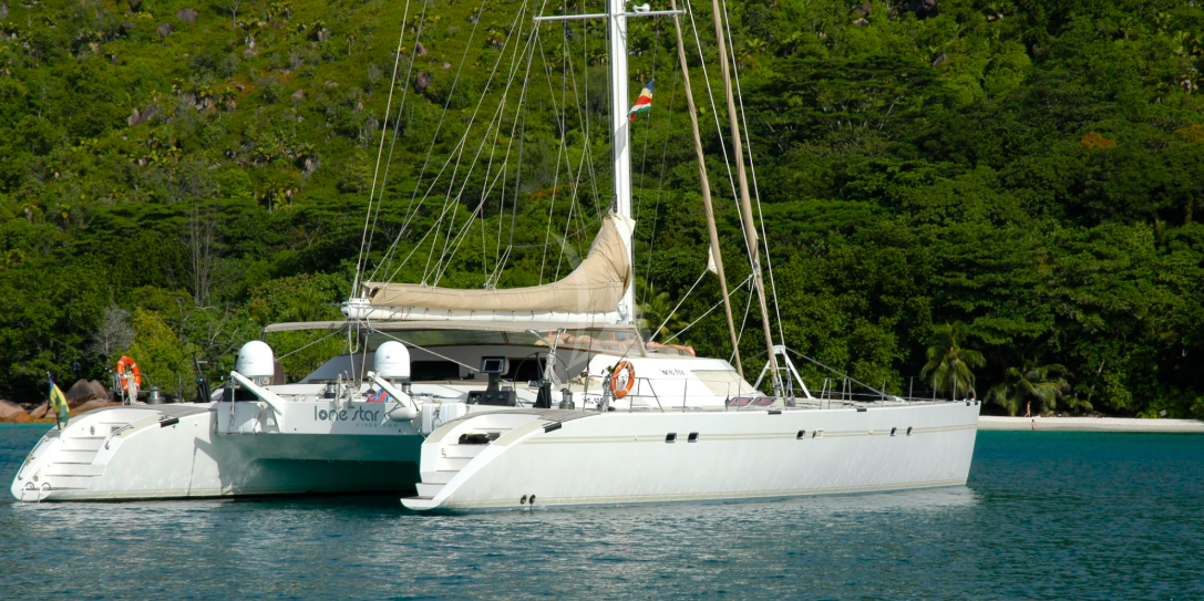Crewed Catamaran LONESTAR photo 3