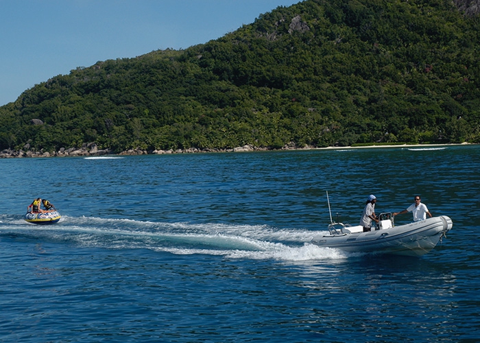 Crewed Catamaran LONESTAR photo 5
