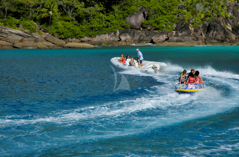 Crewed Catamaran LONESTAR photo 7