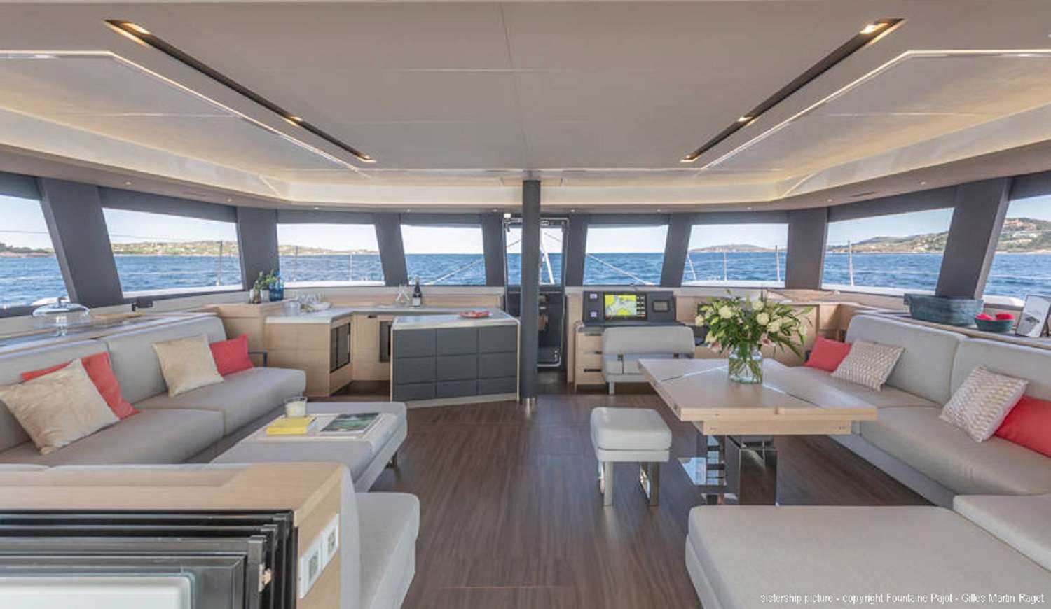 Crewed Catamaran LOOMA photo 8