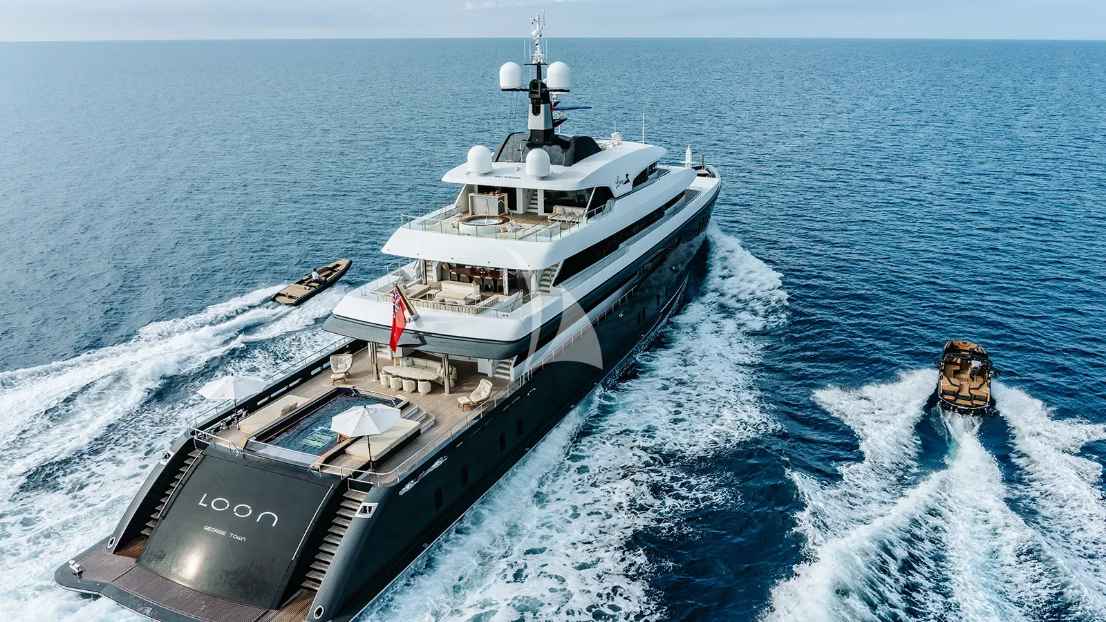 Luxury Crewed Motor Yacht LOON photo 3