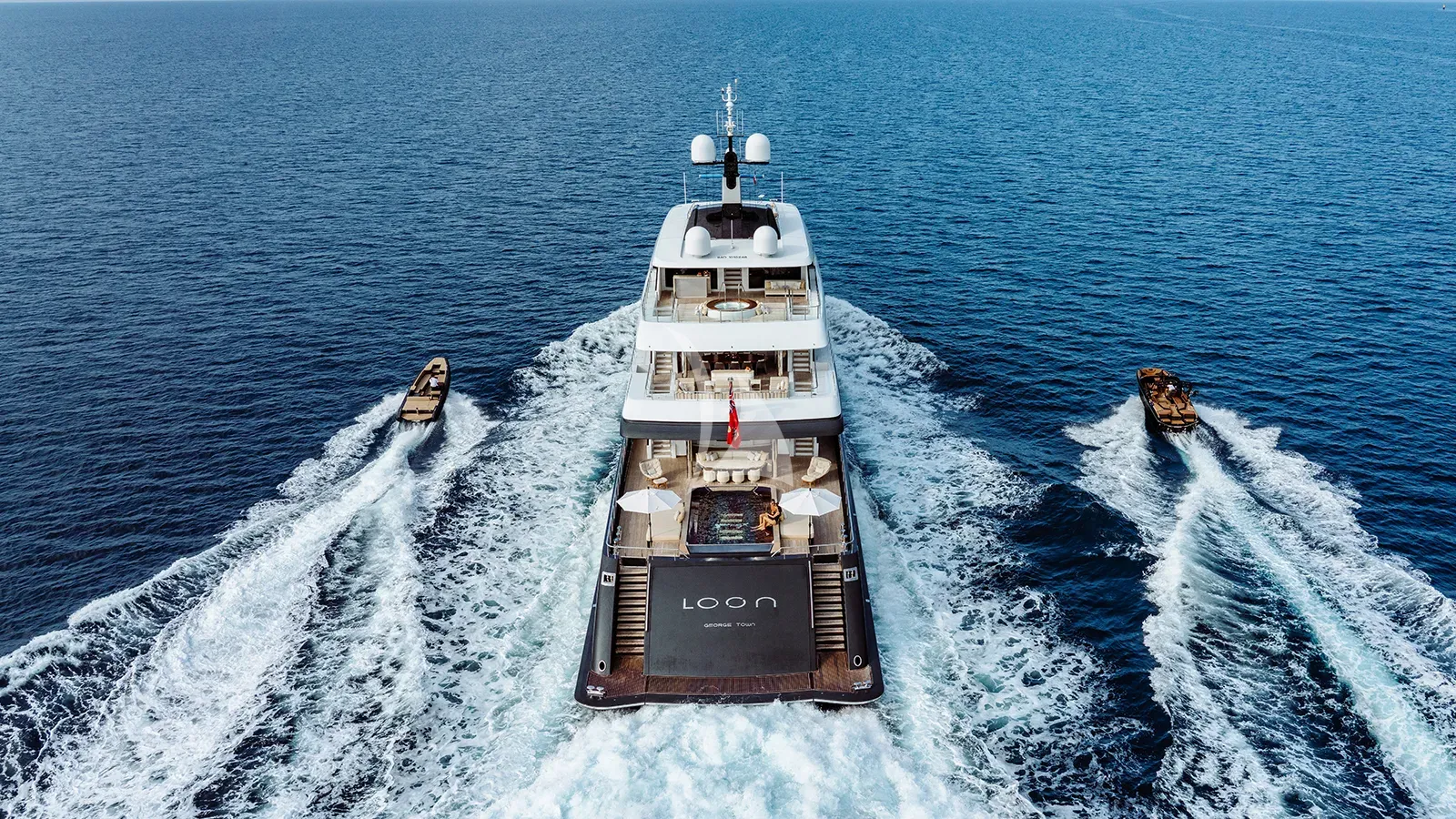 Luxury Crewed Motor Yacht LOON photo 4