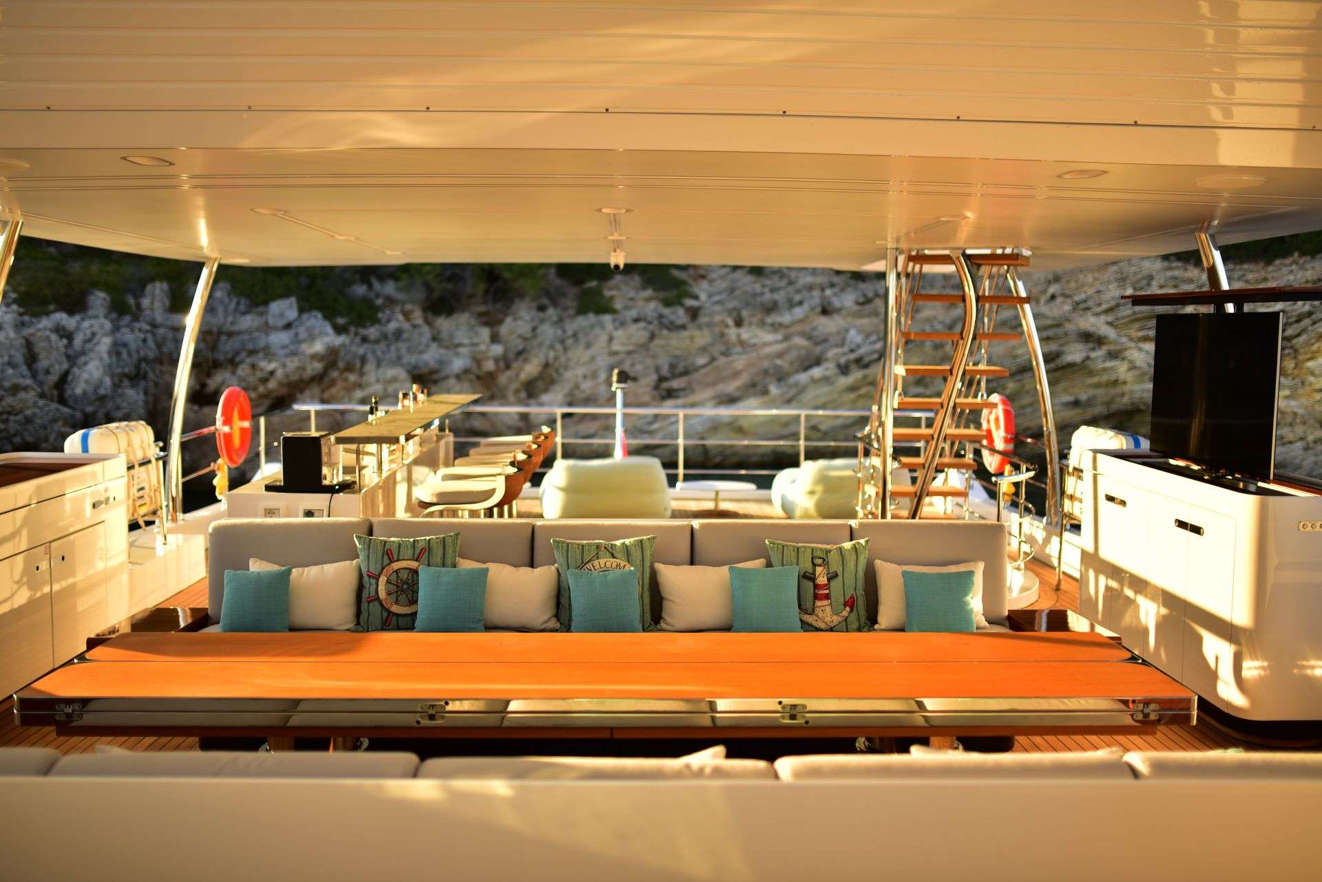 Luxury Crewed Motor Yacht LOVE T photo 7