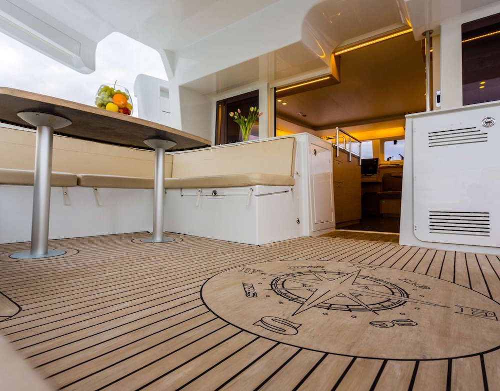 Bareboat Catamaran LU LU photo 3