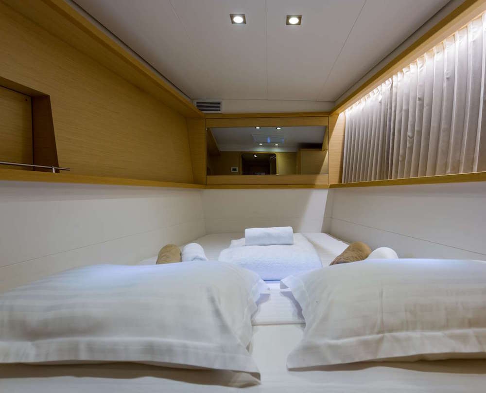 Bareboat Catamaran LU LU photo 7