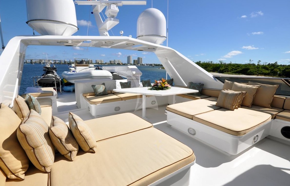 Luxury Crewed Motor Yacht LUCKY STARS photo 3