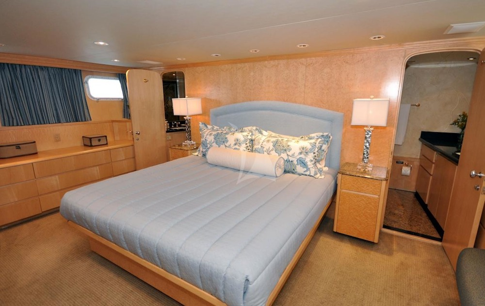 Luxury Crewed Motor Yacht LUCKY STARS photo 7