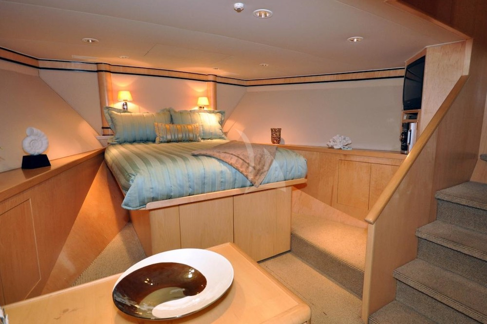 Luxury Crewed Motor Yacht LUCKY STARS photo 8