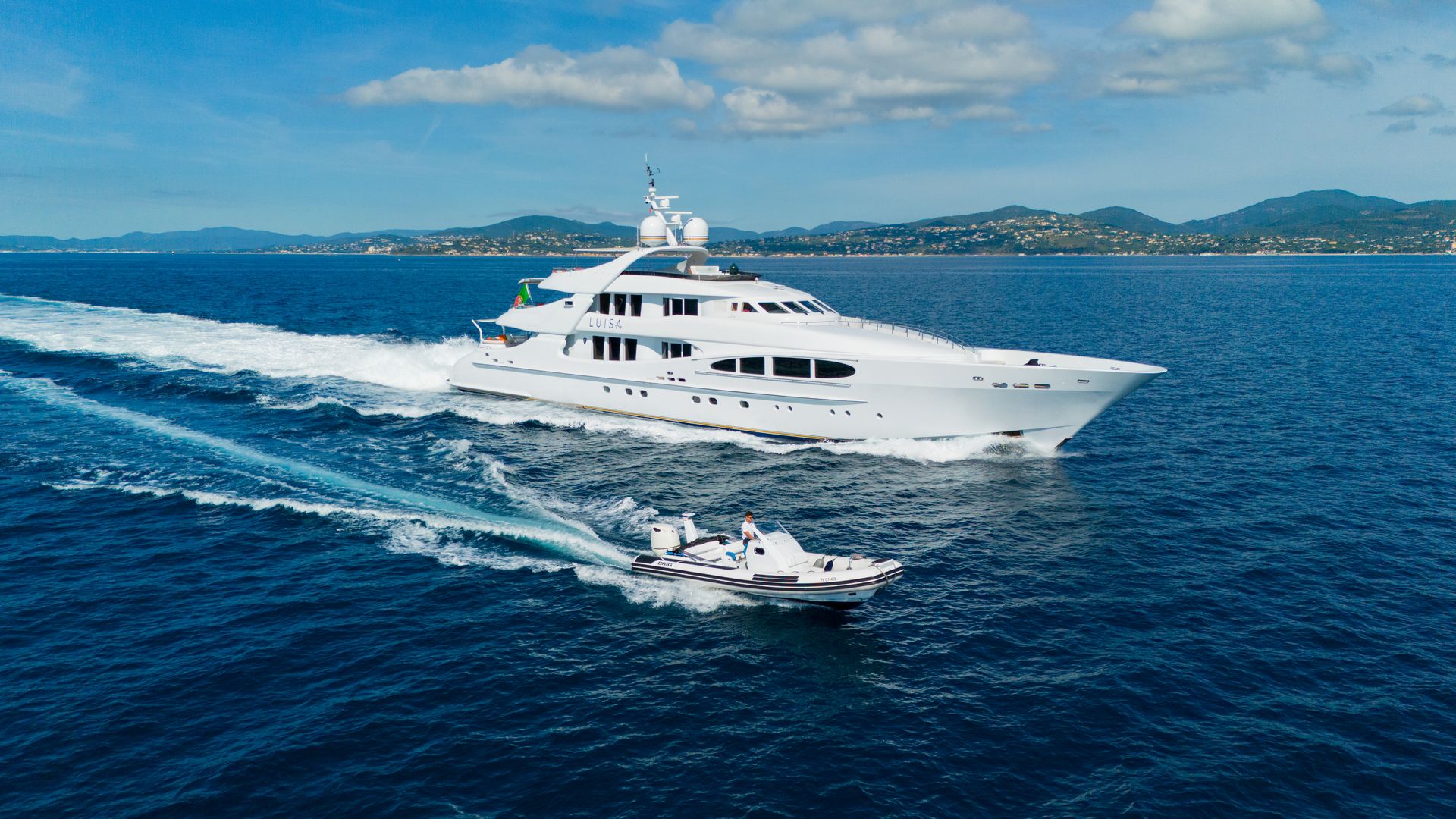 Luxury Crewed Motor Yacht LUISA photo 4