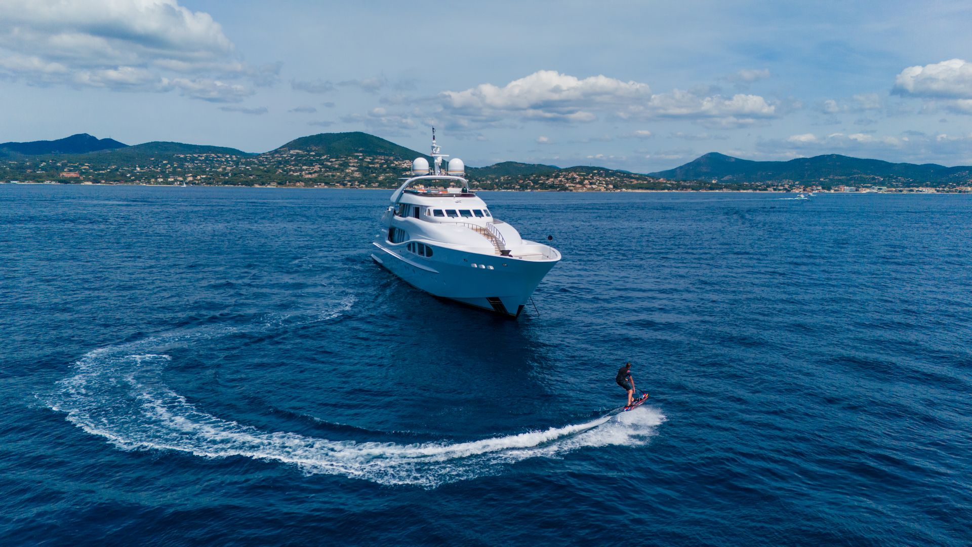 Luxury Crewed Motor Yacht LUISA photo 6