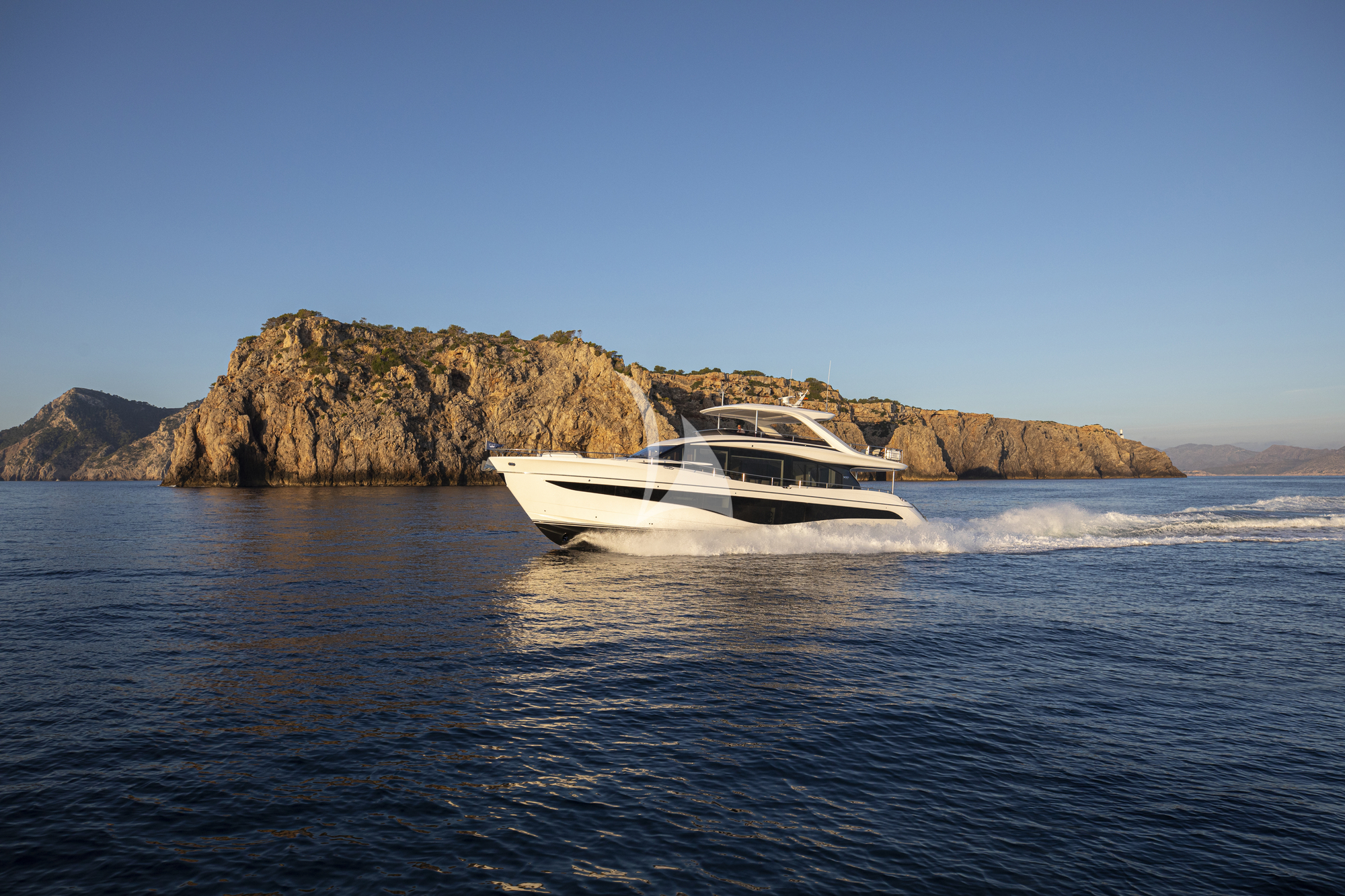 Crewed Motor Yacht LUMI photo 4