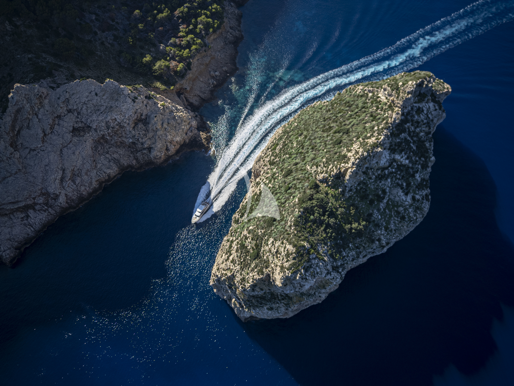 Crewed Motor Yacht LUMI photo 7