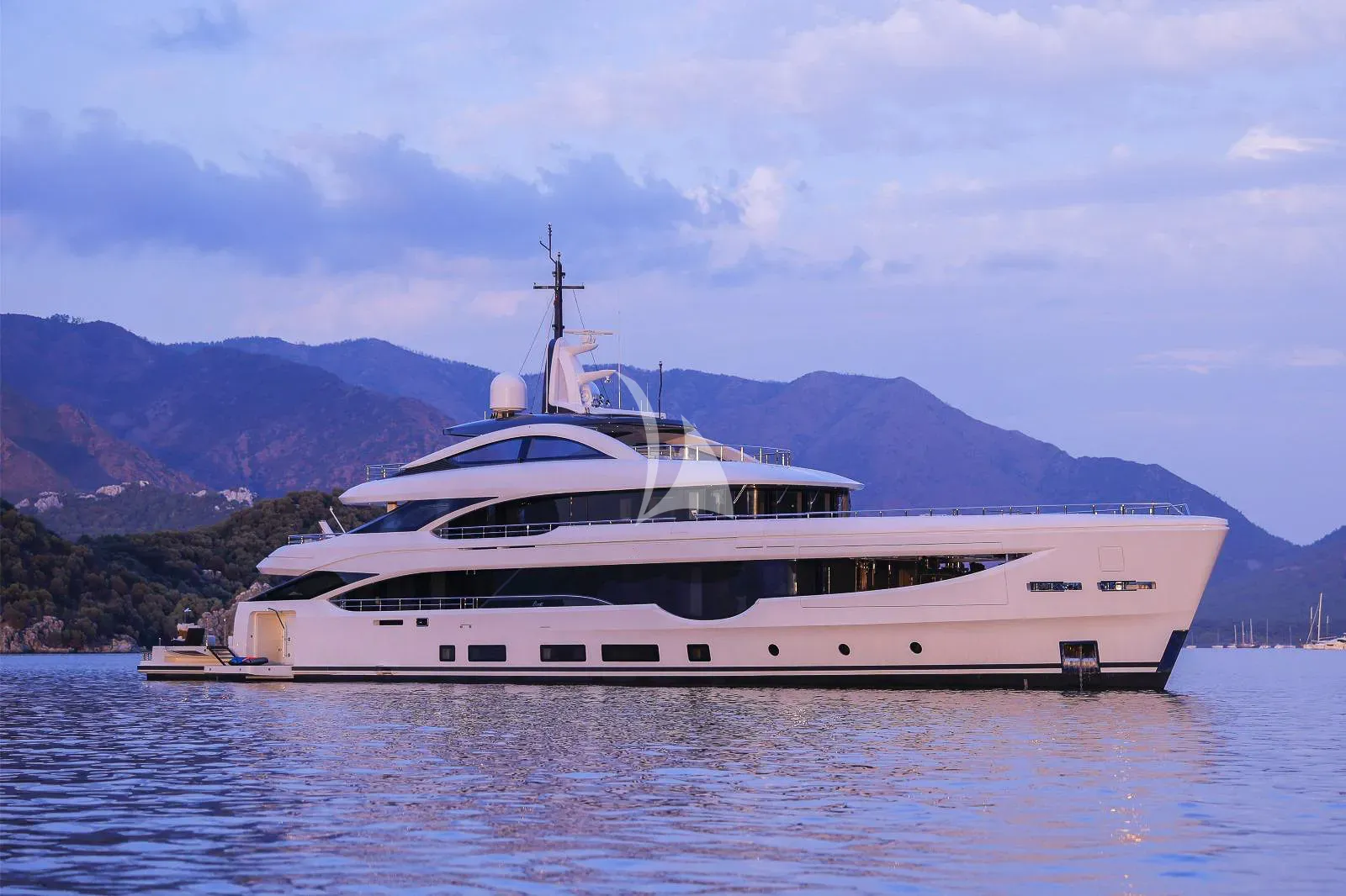 Luxury Crewed Motor Yacht LUMIERE photo 8