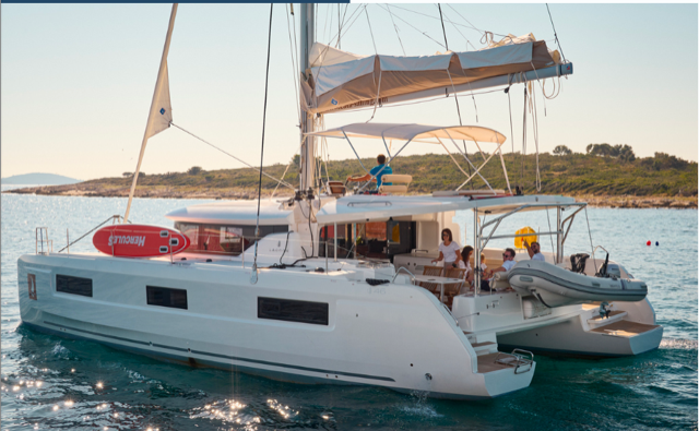 Charter Catamaran LUNA photo 5