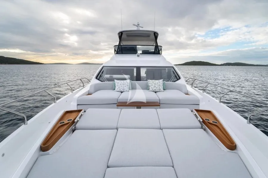 Luxury Crewed Motor Yacht LUX photo 6