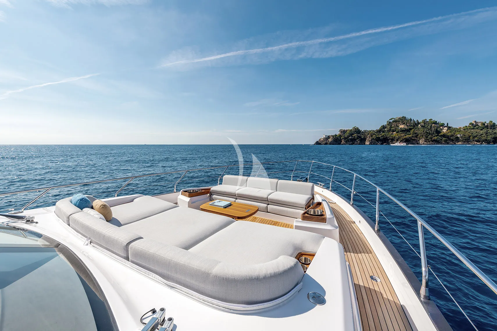 Luxury Crewed Motor Yacht LUX photo 7