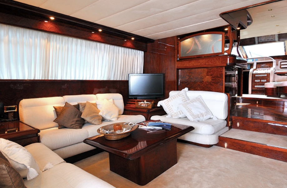 Crewed Motor Yacht Maiora 20m photo 6