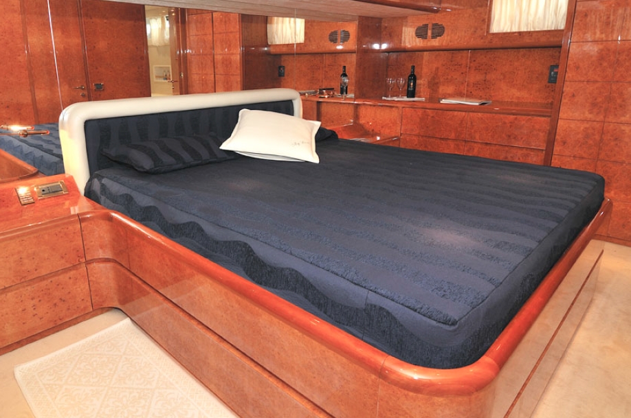 Crewed Motor Yacht Maiora 20m photo 8