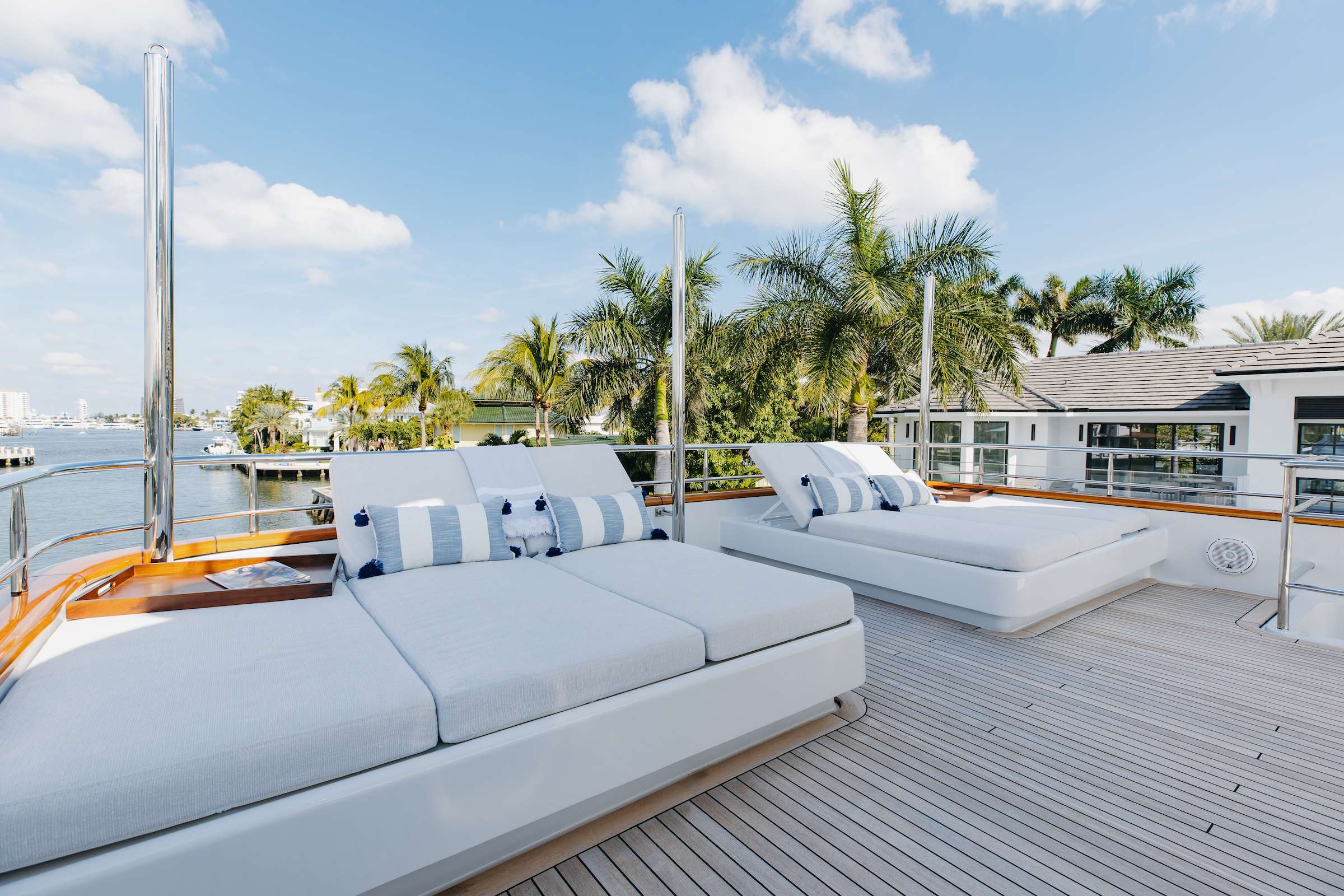 Luxury Crewed Motor Yacht M3 photo 3