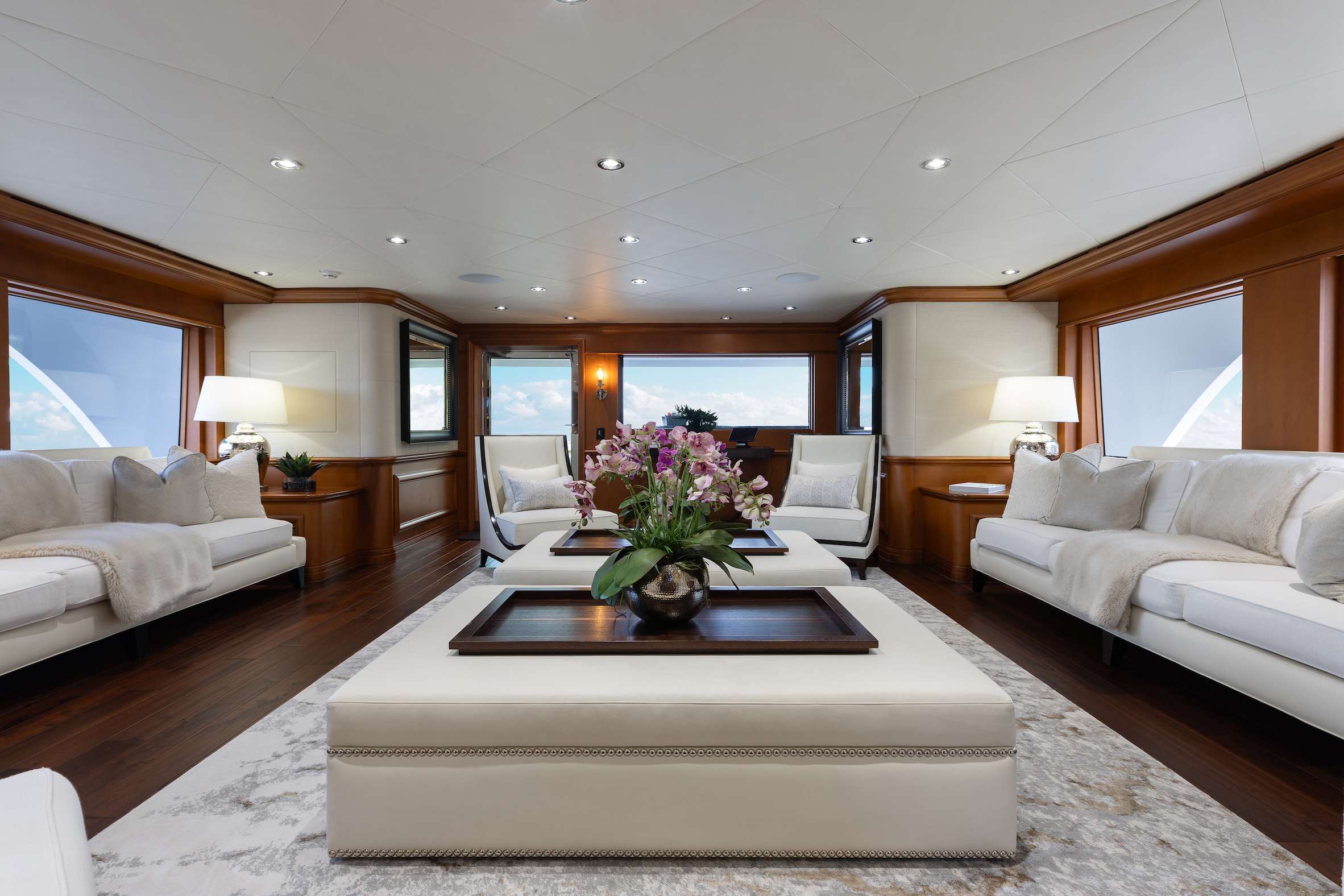 Luxury Crewed Motor Yacht M3 photo 7