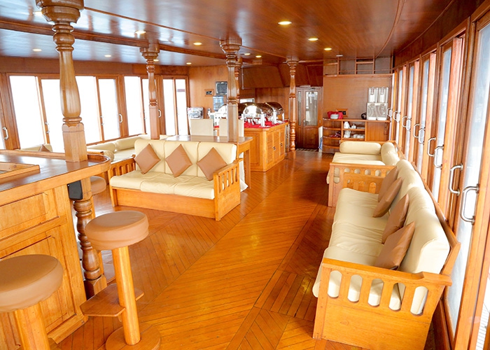 Luxury Crewed Motor Yacht MADIVARU photo 7