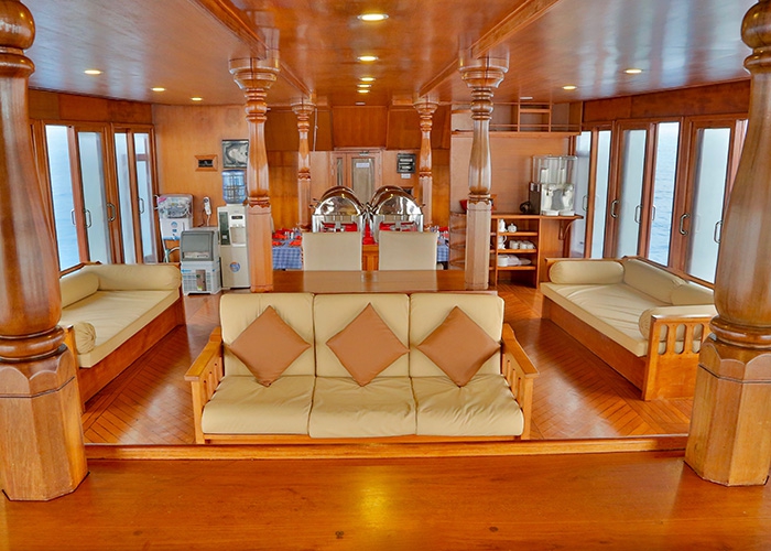 Luxury Crewed Motor Yacht MADIVARU photo 8