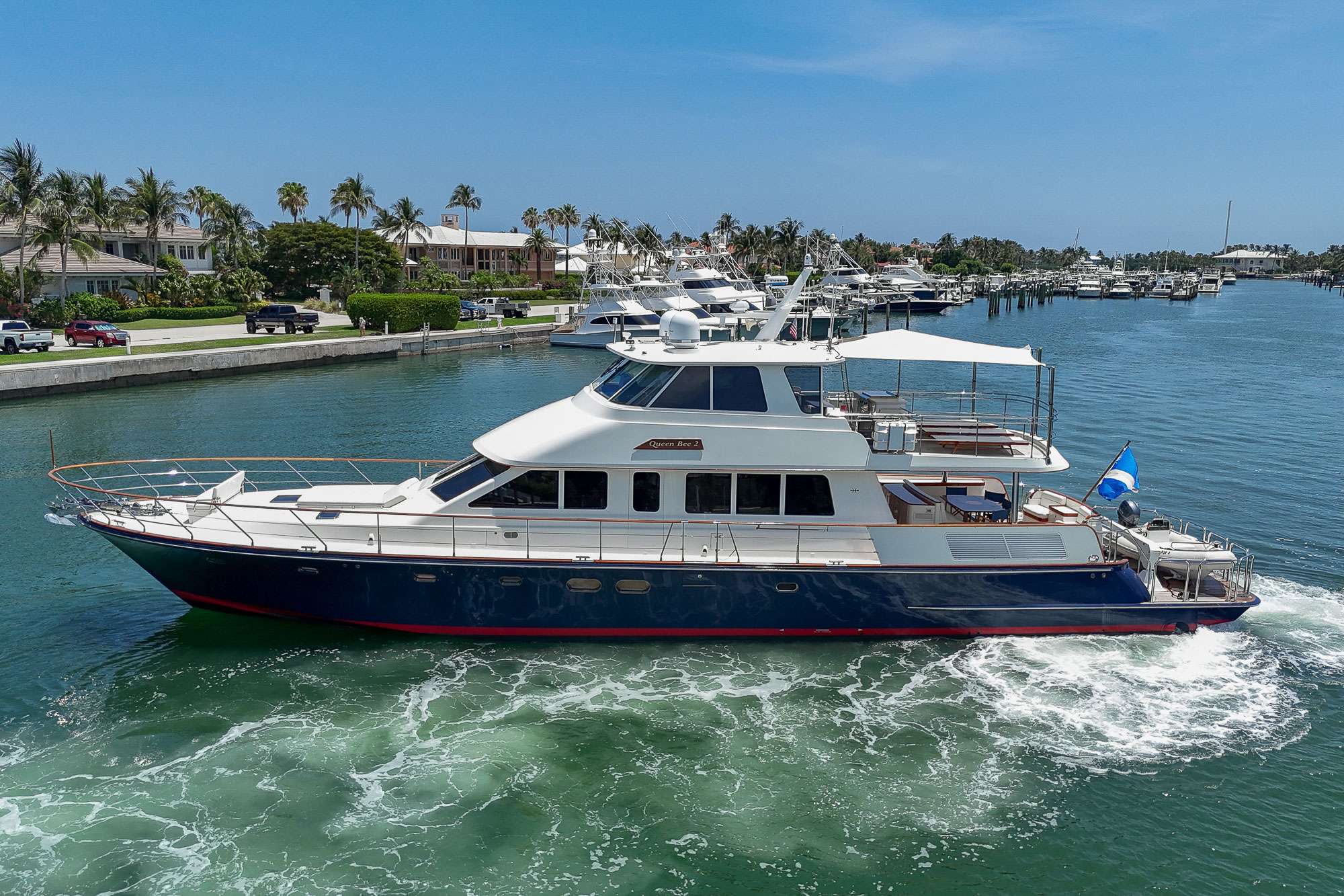 Luxury Crewed Motor Yacht MAGIC TUTCH