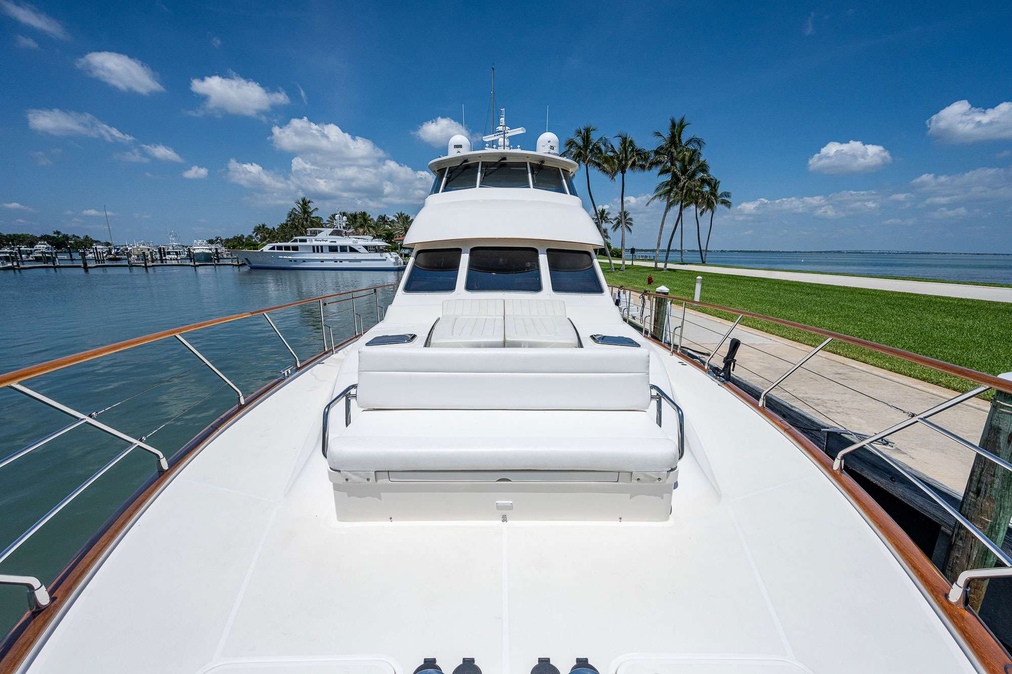 Luxury Crewed Motor Yacht MAGIC TUTCH photo 3